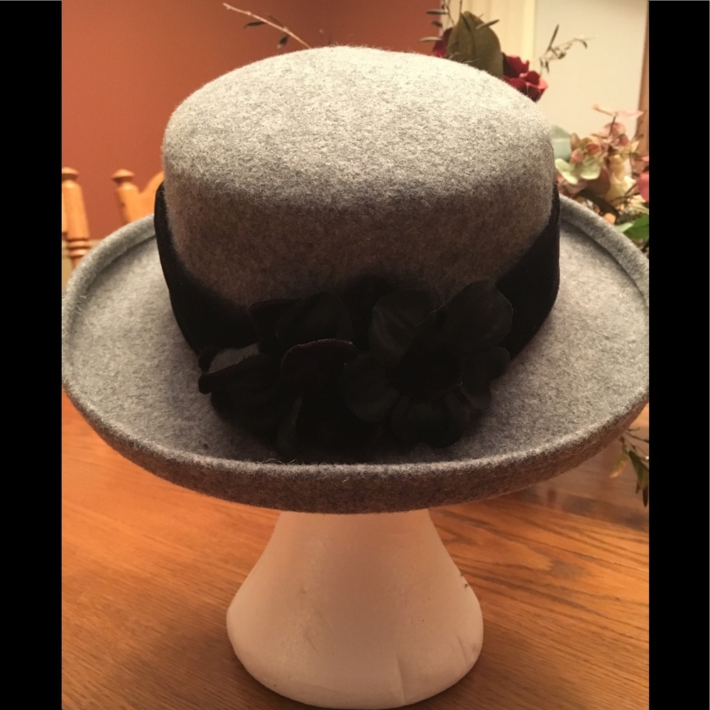 Wooly felt gray dress hat with flower
